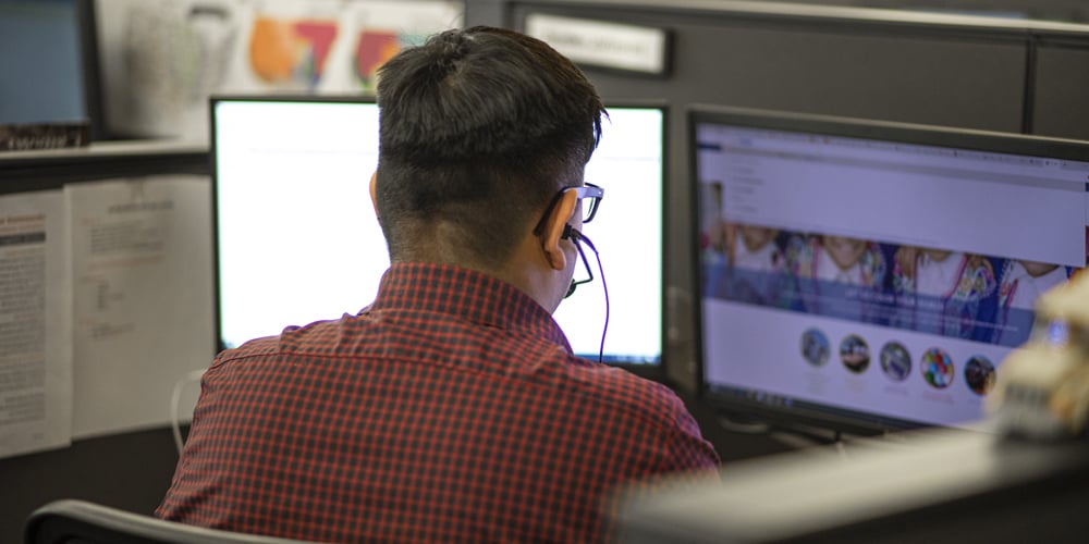 Man-using-computer-at-desk